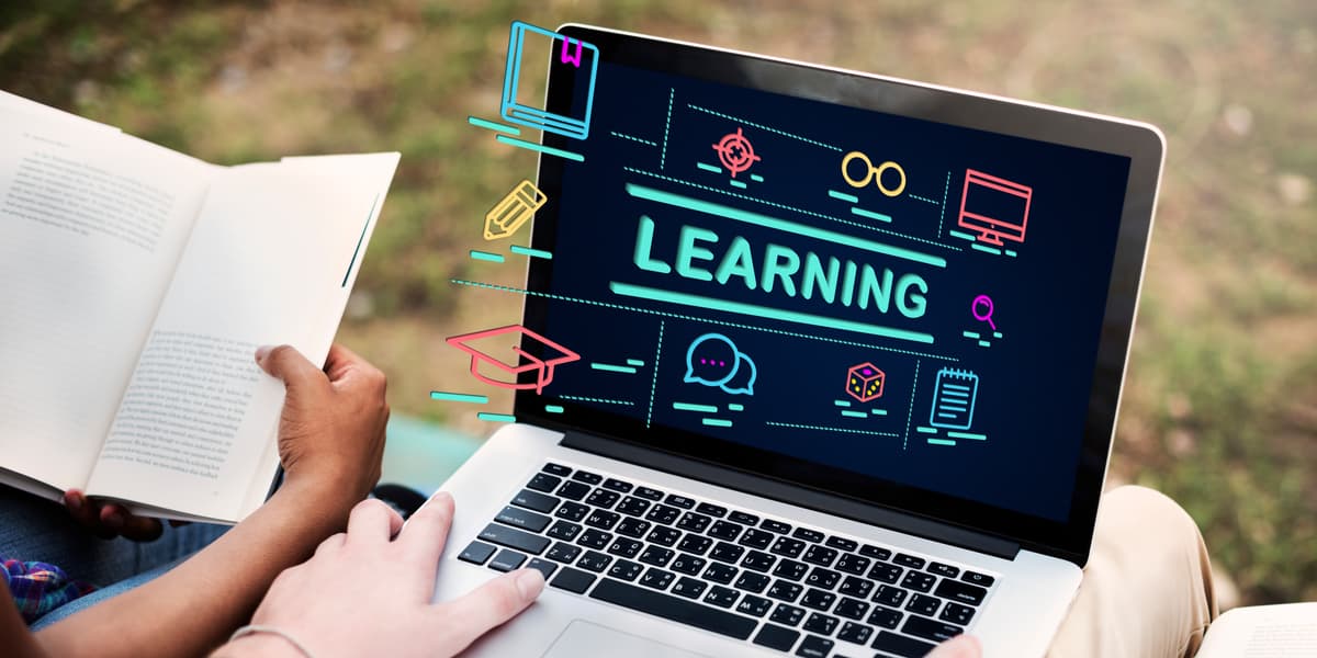 Élève découvrant l'intelligence artificielle avec ZYNOVIA Academy